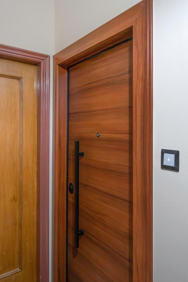 Luxury Studio Apartment In The Heart Of Atena Exterior foto